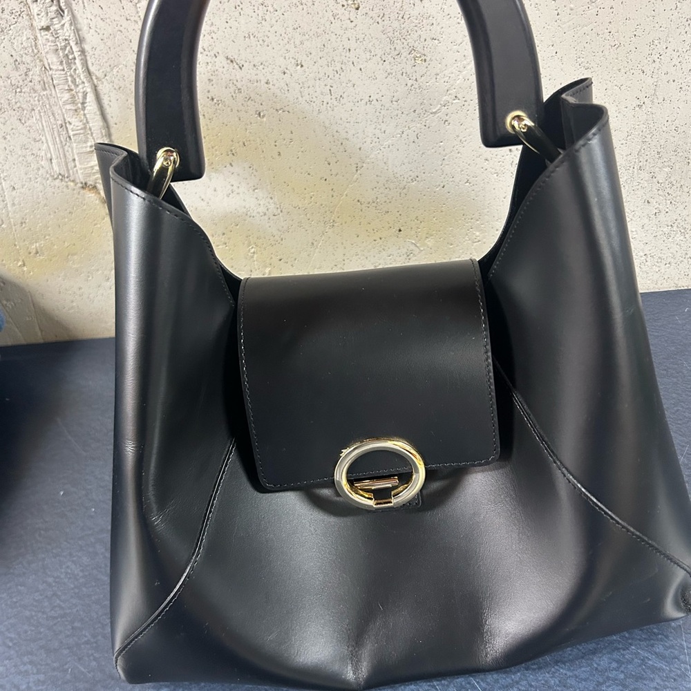 Claudia Firenze Elegant Black Leather Handbag